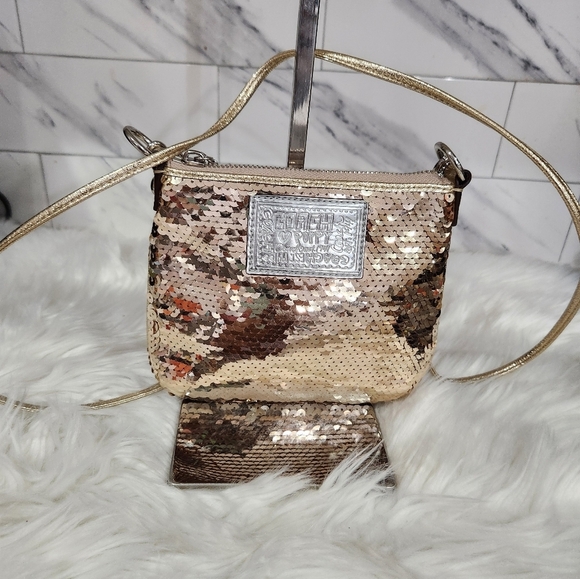 🔹️Coach🔹️ Gold Poppy Metalluc Sequin Disco Crossbody Bag W/ COA  ✨️💛 - Picture 1 of 12
